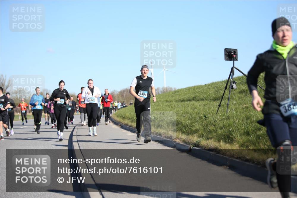 06.04.2025 - 44. Internationalen Wilhelmsburger Insellauf Jannik Wohlers http://msf.ph/oto/7616101 06.04.2025 09:36:55 Laufen 3428, 3429, 4494, 388 meine-sportfotos.de