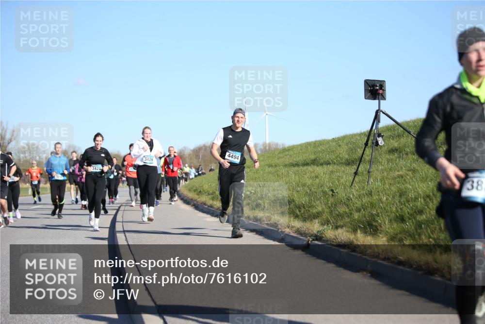 06.04.2025 - 44. Internationalen Wilhelmsburger Insellauf Jannik Wohlers http://msf.ph/oto/7616102 06.04.2025 09:36:55 Laufen 3428, 3429, 4494, 38 meine-sportfotos.de