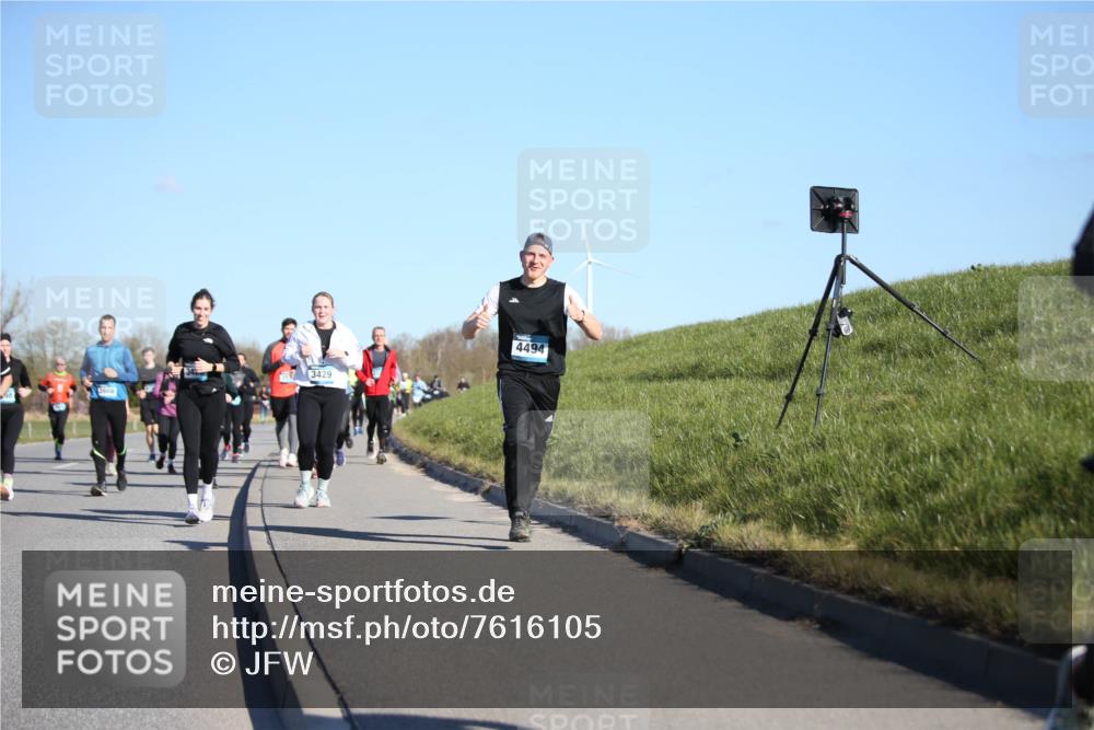 06.04.2025 - 44. Internationalen Wilhelmsburger Insellauf Jannik Wohlers http://msf.ph/oto/7616105 06.04.2025 09:36:56 Laufen 3429, 4494 meine-sportfotos.de