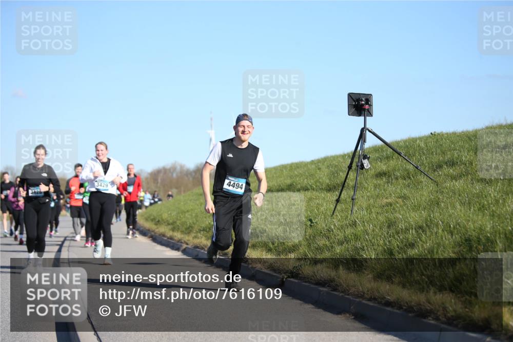 06.04.2025 - 44. Internationalen Wilhelmsburger Insellauf Jannik Wohlers http://msf.ph/oto/7616109 06.04.2025 09:36:56 Laufen 4494, 3429, 3426 meine-sportfotos.de
