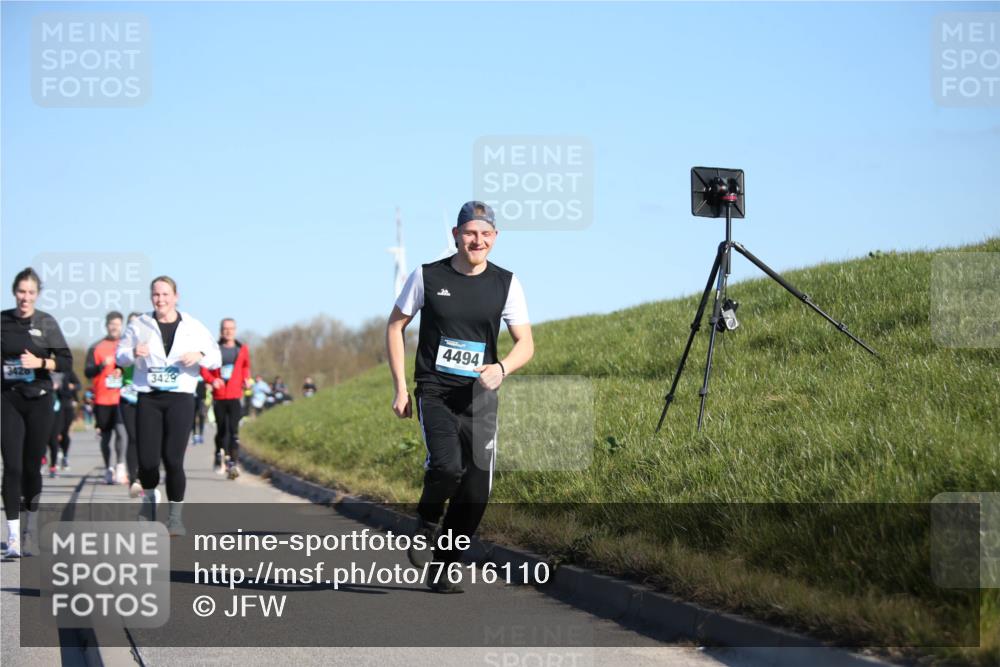 06.04.2025 - 44. Internationalen Wilhelmsburger Insellauf Jannik Wohlers http://msf.ph/oto/7616110 06.04.2025 09:36:56 Laufen 4494, 3426, 3429 meine-sportfotos.de