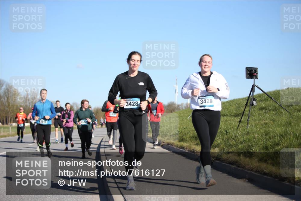 06.04.2025 - 44. Internationalen Wilhelmsburger Insellauf Jannik Wohlers http://msf.ph/oto/7616127 06.04.2025 09:36:59 Laufen 3666, 3530, 3428, 3429 meine-sportfotos.de