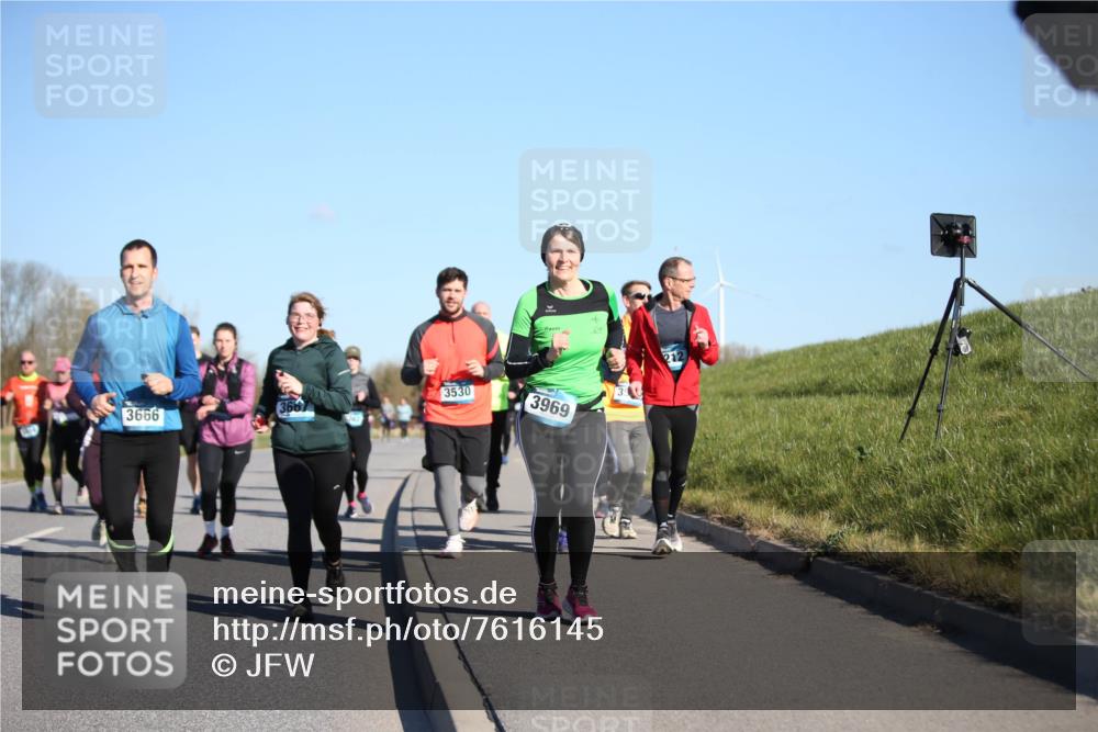 06.04.2025 - 44. Internationalen Wilhelmsburger Insellauf Jannik Wohlers http://msf.ph/oto/7616145 06.04.2025 09:37:01 Laufen 3530, 3969, 3666 meine-sportfotos.de