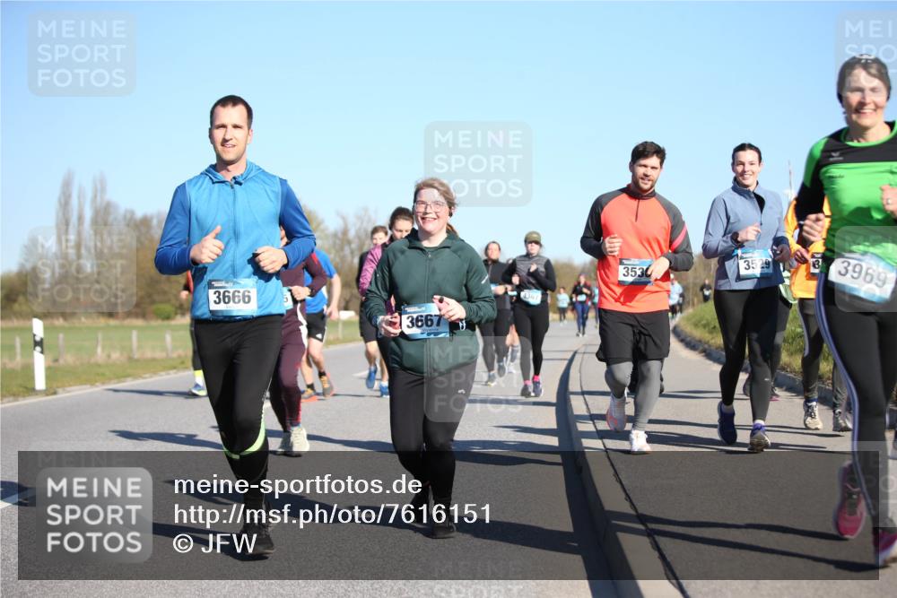 06.04.2025 - 44. Internationalen Wilhelmsburger Insellauf Jannik Wohlers http://msf.ph/oto/7616151 06.04.2025 09:37:03 Laufen 3666, 3667, 3529, 3530, 3969 meine-sportfotos.de