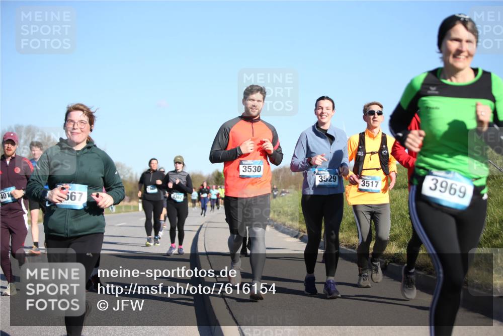 06.04.2025 - 44. Internationalen Wilhelmsburger Insellauf Jannik Wohlers http://msf.ph/oto/7616154 06.04.2025 09:37:03 Laufen 401, 567, 4367, 3530, 3529, 3517, 3969 meine-sportfotos.de