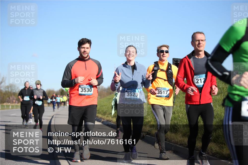 06.04.2025 - 44. Internationalen Wilhelmsburger Insellauf Jannik Wohlers http://msf.ph/oto/7616161 06.04.2025 09:37:04 Laufen 4367, 3530, 3529, 3517, 212 meine-sportfotos.de