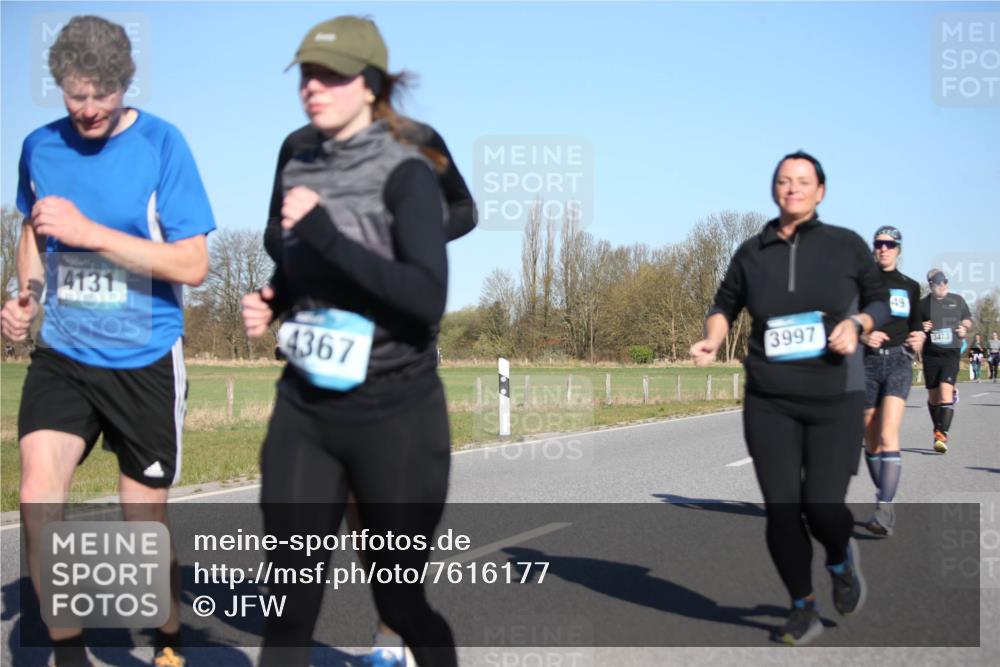 06.04.2025 - 44. Internationalen Wilhelmsburger Insellauf Jannik Wohlers http://msf.ph/oto/7616177 06.04.2025 09:37:08 Laufen 4131, 4367, 3997, 49, 3473 meine-sportfotos.de