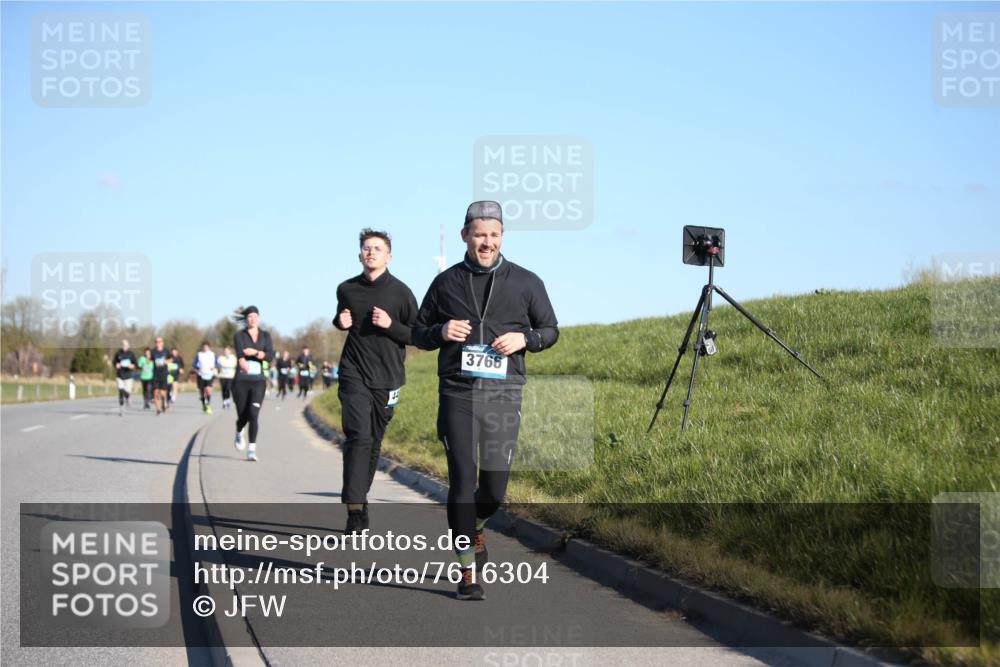 06.04.2025 - 44. Internationalen Wilhelmsburger Insellauf Jannik Wohlers http://msf.ph/oto/7616304 06.04.2025 09:37:36 Laufen 3766 meine-sportfotos.de