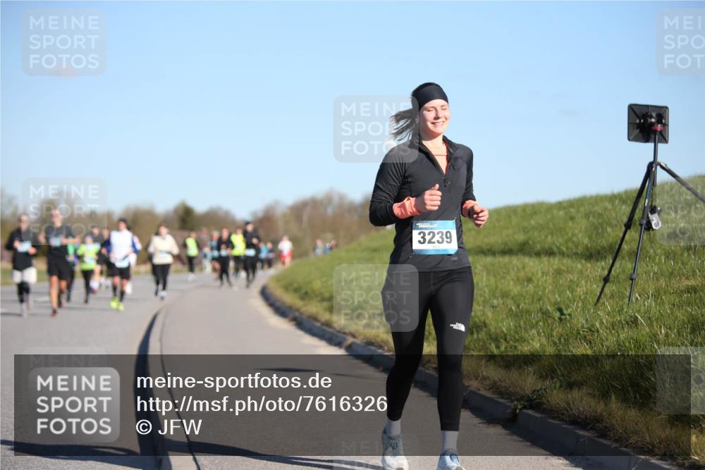 06.04.2025 - 44. Internationalen Wilhelmsburger Insellauf Jannik Wohlers http://msf.ph/oto/7616326 06.04.2025 09:37:40 Laufen 3239 meine-sportfotos.de