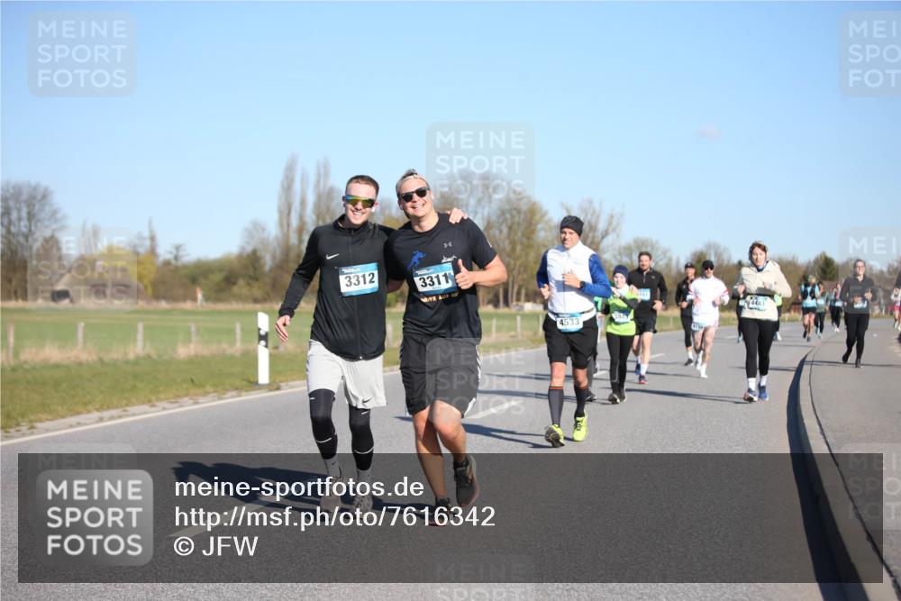 06.04.2025 - 44. Internationalen Wilhelmsburger Insellauf Jannik Wohlers http://msf.ph/oto/7616342 06.04.2025 09:37:49 Laufen 3312, 3311, 3843, 4533, 4159 meine-sportfotos.de