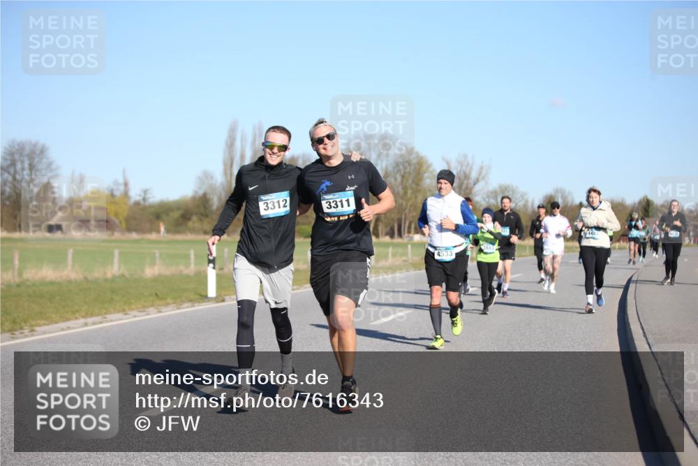 06.04.2025 - 44. Internationalen Wilhelmsburger Insellauf Jannik Wohlers http://msf.ph/oto/7616343 06.04.2025 09:37:49 Laufen 3312, 3311, 4533, 3843, 4483 meine-sportfotos.de