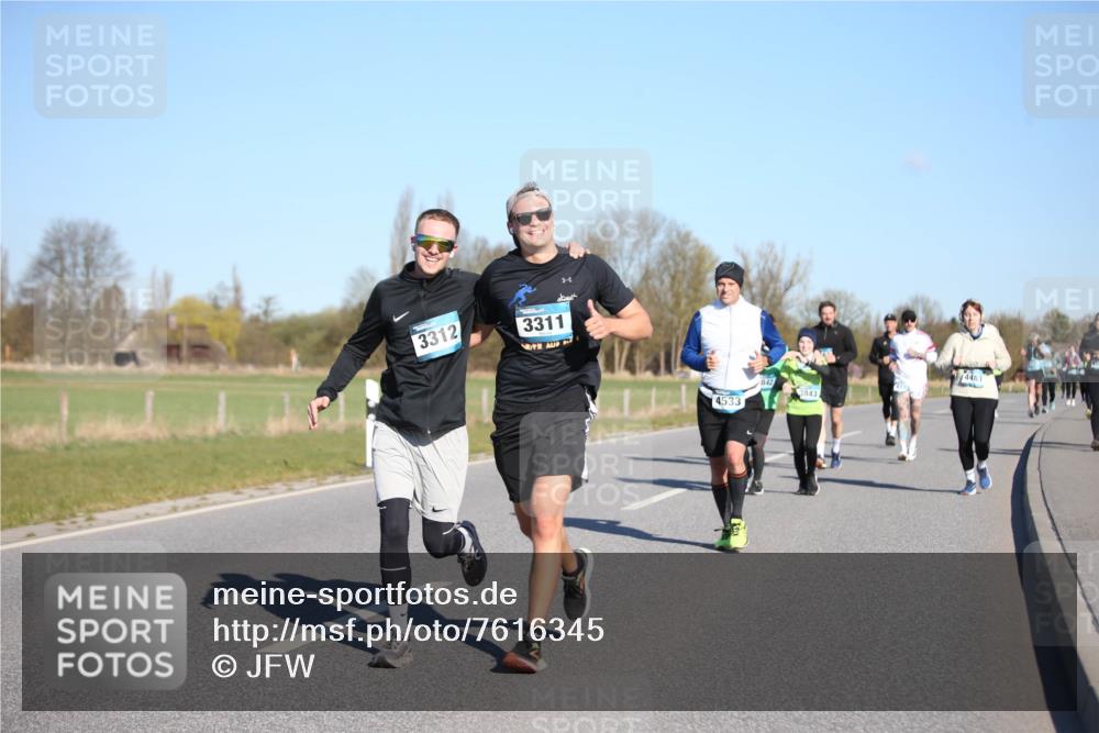 06.04.2025 - 44. Internationalen Wilhelmsburger Insellauf Jannik Wohlers http://msf.ph/oto/7616345 06.04.2025 09:37:49 Laufen 3312, 3311, 4533, 842, 3843, 4483 meine-sportfotos.de