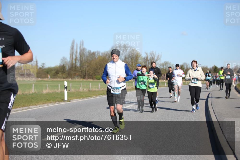 06.04.2025 - 44. Internationalen Wilhelmsburger Insellauf Jannik Wohlers http://msf.ph/oto/7616351 06.04.2025 09:37:51 Laufen 4533, 384, 3843, 4483, 4036 meine-sportfotos.de