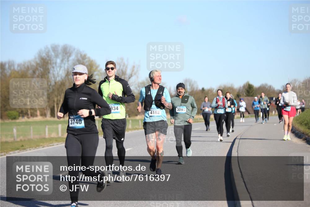 06.04.2025 - 44. Internationalen Wilhelmsburger Insellauf Jannik Wohlers http://msf.ph/oto/7616397 06.04.2025 09:38:02 Laufen 3740, 934, 3094, 023, 4162, 4119 meine-sportfotos.de