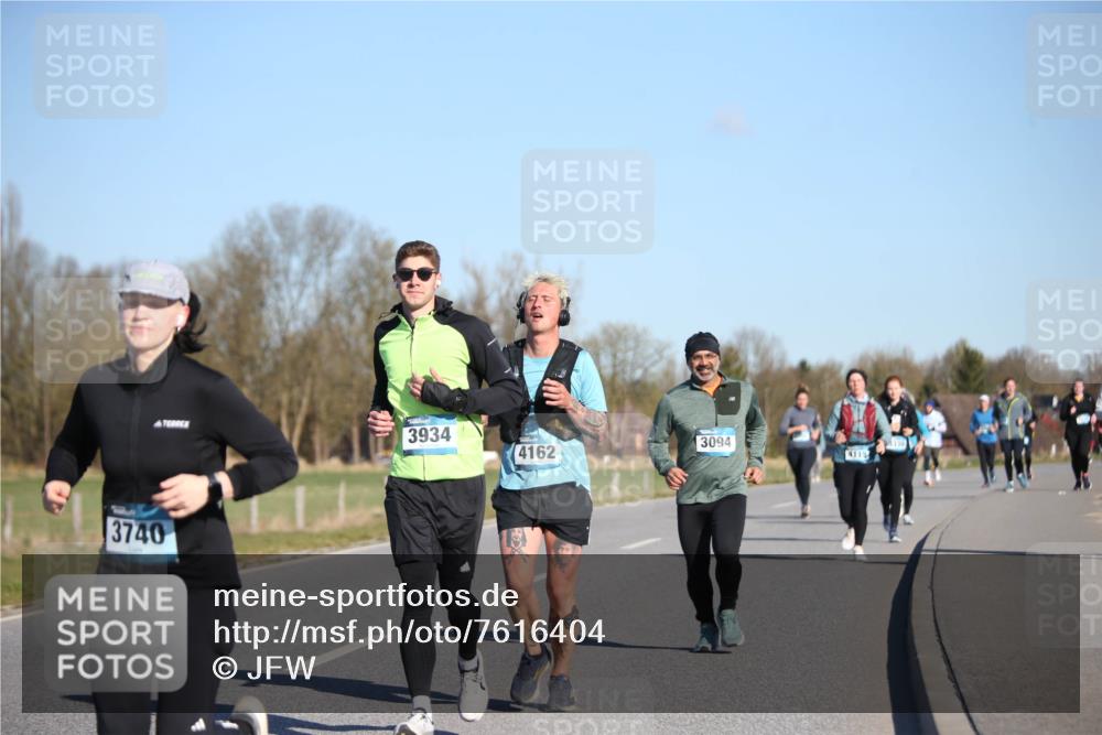 06.04.2025 - 44. Internationalen Wilhelmsburger Insellauf Jannik Wohlers http://msf.ph/oto/7616404 06.04.2025 09:38:03 Laufen 3934, 3094, 4162, 4119, 3740 meine-sportfotos.de