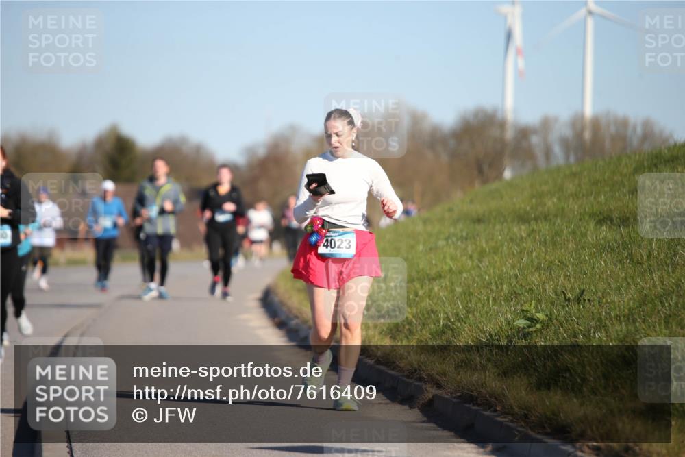 06.04.2025 - 44. Internationalen Wilhelmsburger Insellauf Jannik Wohlers http://msf.ph/oto/7616409 06.04.2025 09:38:05 Laufen 4023 meine-sportfotos.de