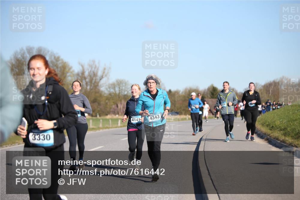 06.04.2025 - 44. Internationalen Wilhelmsburger Insellauf Jannik Wohlers http://msf.ph/oto/7616442 06.04.2025 09:38:13 Laufen 3330, 4141, 4343, 029, 30 meine-sportfotos.de