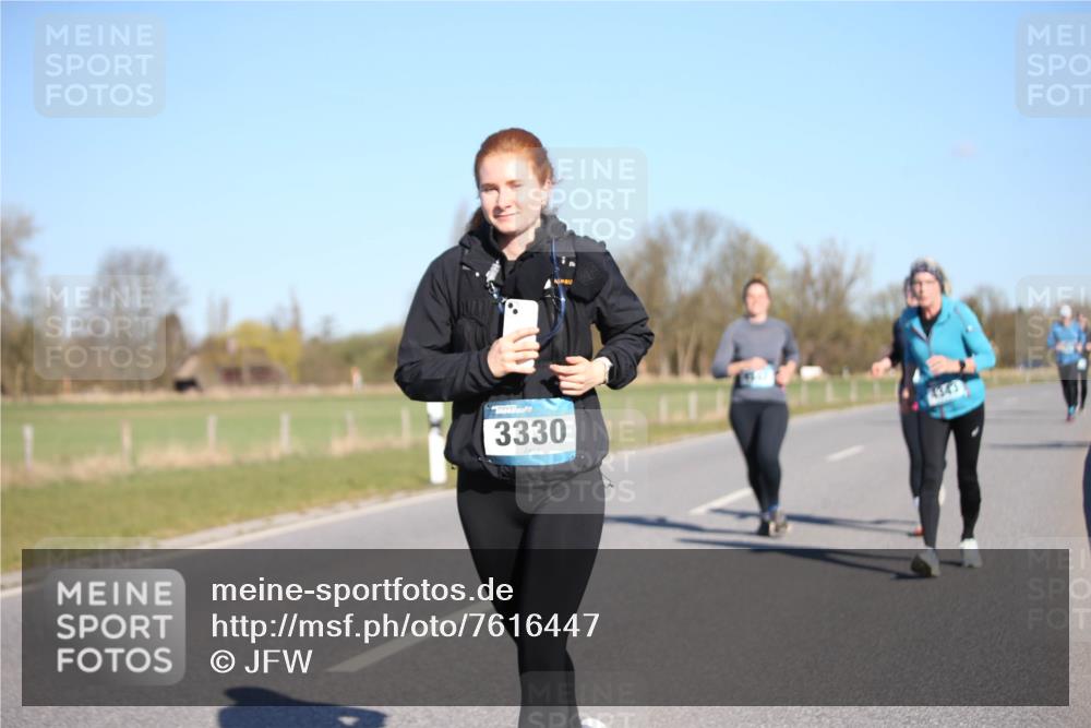 06.04.2025 - 44. Internationalen Wilhelmsburger Insellauf Jannik Wohlers http://msf.ph/oto/7616447 06.04.2025 09:38:14 Laufen 3330, 4343 meine-sportfotos.de
