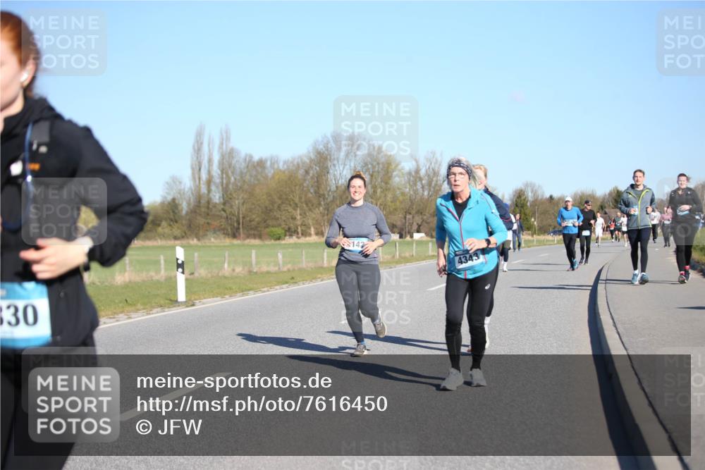 06.04.2025 - 44. Internationalen Wilhelmsburger Insellauf Jannik Wohlers http://msf.ph/oto/7616450 06.04.2025 09:38:15 Laufen 30, 142, 4343 meine-sportfotos.de