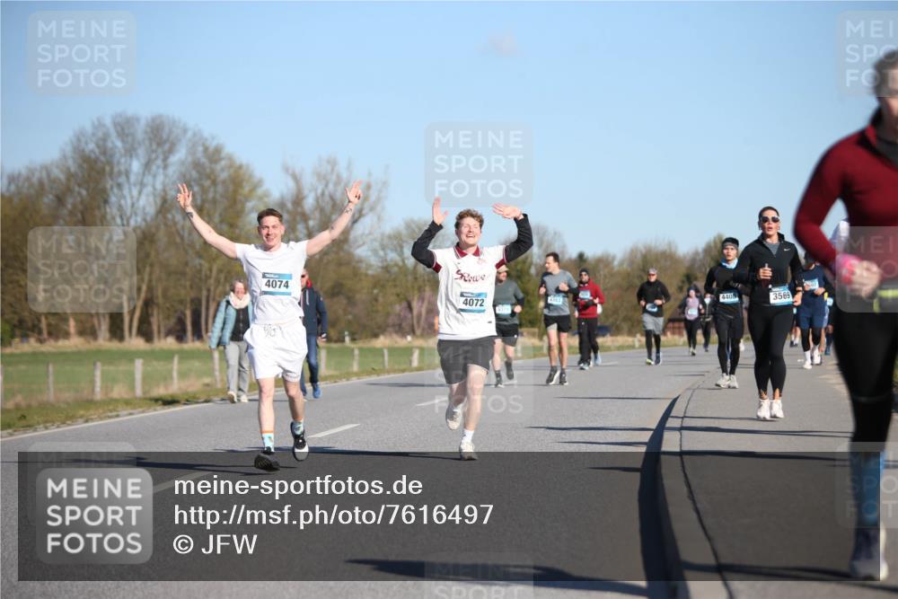 06.04.2025 - 44. Internationalen Wilhelmsburger Insellauf Jannik Wohlers http://msf.ph/oto/7616497 06.04.2025 09:38:31 Laufen 4074, 4072, 4383, 4408, 3569 meine-sportfotos.de