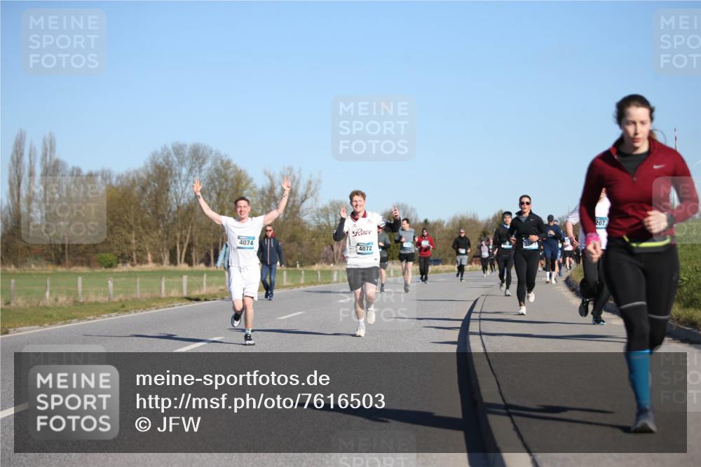 06.04.2025 - 44. Internationalen Wilhelmsburger Insellauf Jannik Wohlers http://msf.ph/oto/7616503 06.04.2025 09:38:31 Laufen 4074, 4072, 207 meine-sportfotos.de