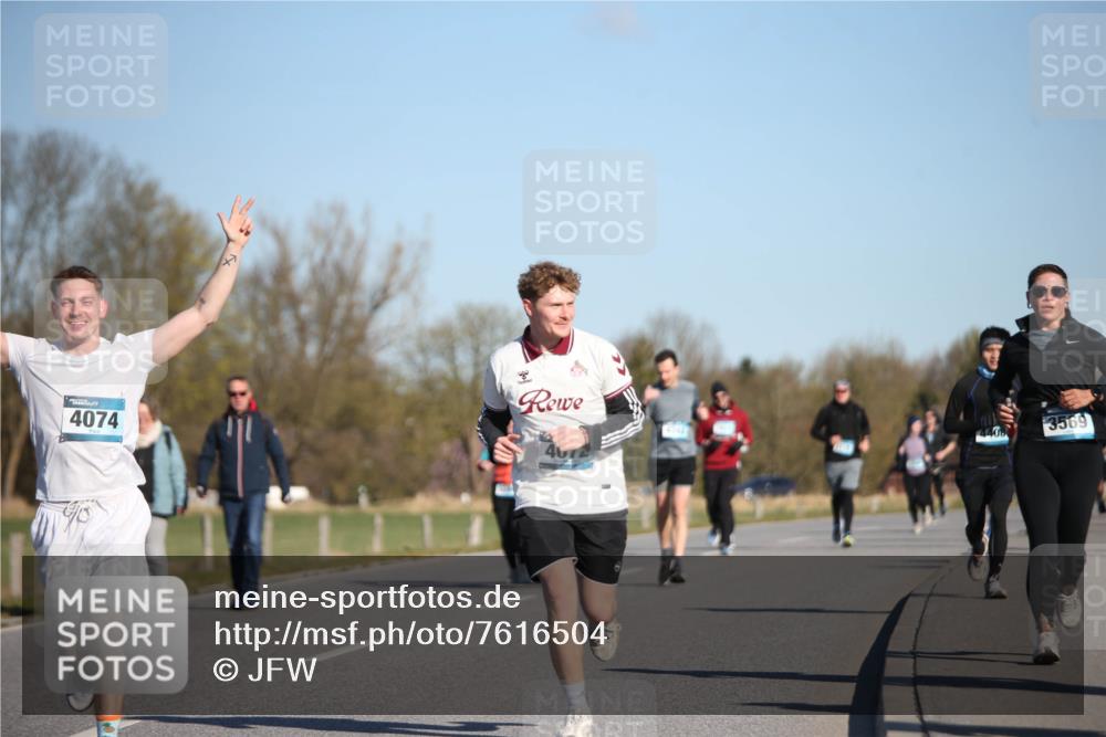 06.04.2025 - 44. Internationalen Wilhelmsburger Insellauf Jannik Wohlers http://msf.ph/oto/7616504 06.04.2025 09:38:32 Laufen 4074, 4408, 3569 meine-sportfotos.de