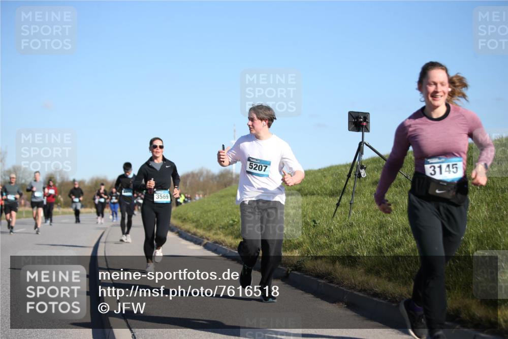 06.04.2025 - 44. Internationalen Wilhelmsburger Insellauf Jannik Wohlers http://msf.ph/oto/7616518 06.04.2025 09:38:35 Laufen 3569, 5207, 3145 meine-sportfotos.de