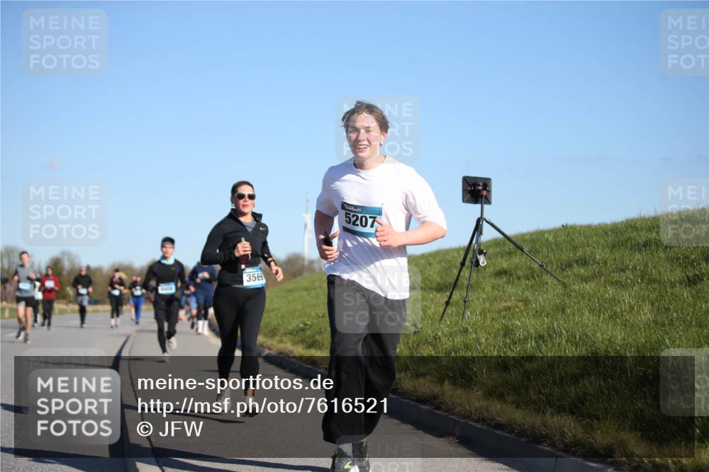 06.04.2025 - 44. Internationalen Wilhelmsburger Insellauf Jannik Wohlers http://msf.ph/oto/7616521 06.04.2025 09:38:36 Laufen 4408, 3569, 5207 meine-sportfotos.de