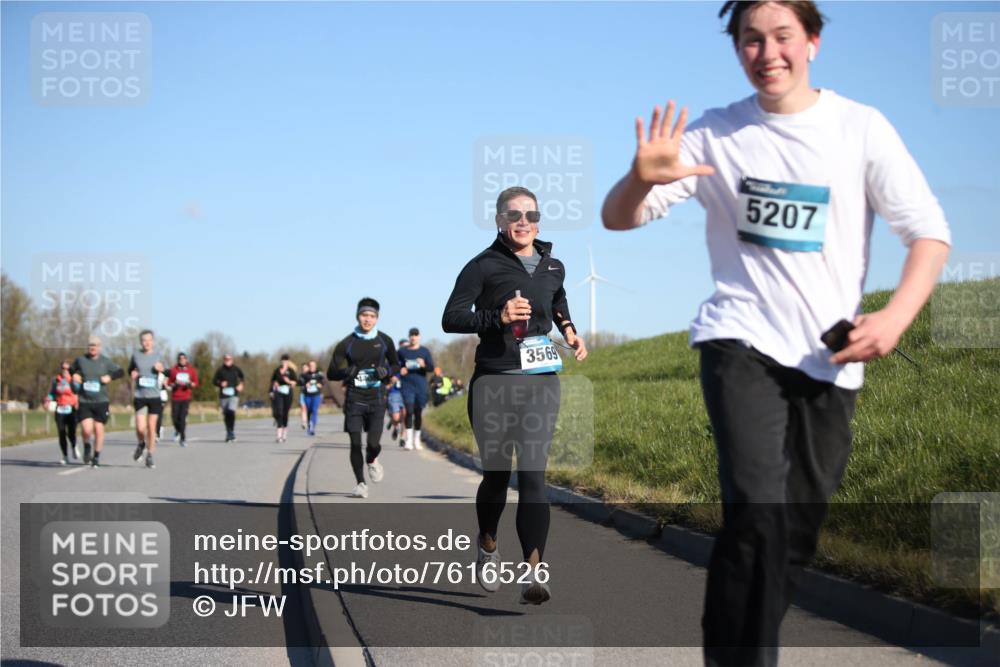 06.04.2025 - 44. Internationalen Wilhelmsburger Insellauf Jannik Wohlers http://msf.ph/oto/7616526 06.04.2025 09:38:37 Laufen 3569, 5207 meine-sportfotos.de