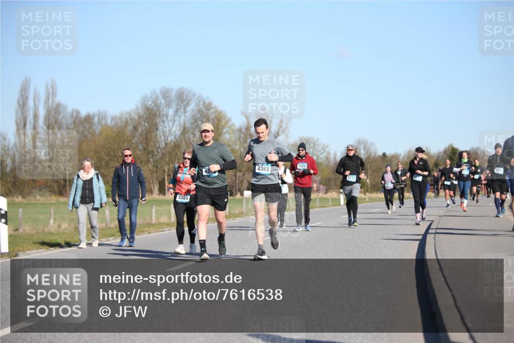 06.04.2025 - 44. Internationalen Wilhelmsburger Insellauf Jannik Wohlers http://msf.ph/oto/7616538 06.04.2025 09:38:40 Laufen 3384, 4383, 3926, 3115 meine-sportfotos.de