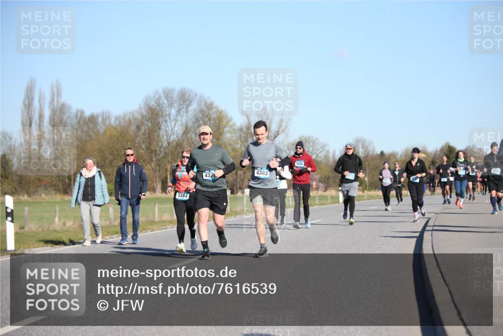 06.04.2025 - 44. Internationalen Wilhelmsburger Insellauf Jannik Wohlers http://msf.ph/oto/7616539 06.04.2025 09:38:40 Laufen 3384, 3926, 4383, 3115, 437, 3200 meine-sportfotos.de