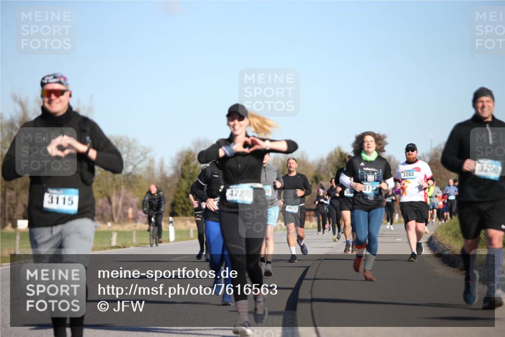 06.04.2025 - 44. Internationalen Wilhelmsburger Insellauf Jannik Wohlers http://msf.ph/oto/7616563 06.04.2025 09:38:46 Laufen 3115, 422, 07, 899, 3627, 3283, 5173, 309, 3200 meine-sportfotos.de