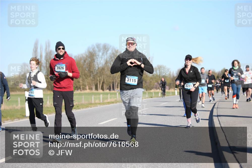 06.04.2025 - 44. Internationalen Wilhelmsburger Insellauf Jannik Wohlers http://msf.ph/oto/7616568 06.04.2025 09:38:46 Laufen 4165, 3926, 3115, 4227, 5173 meine-sportfotos.de