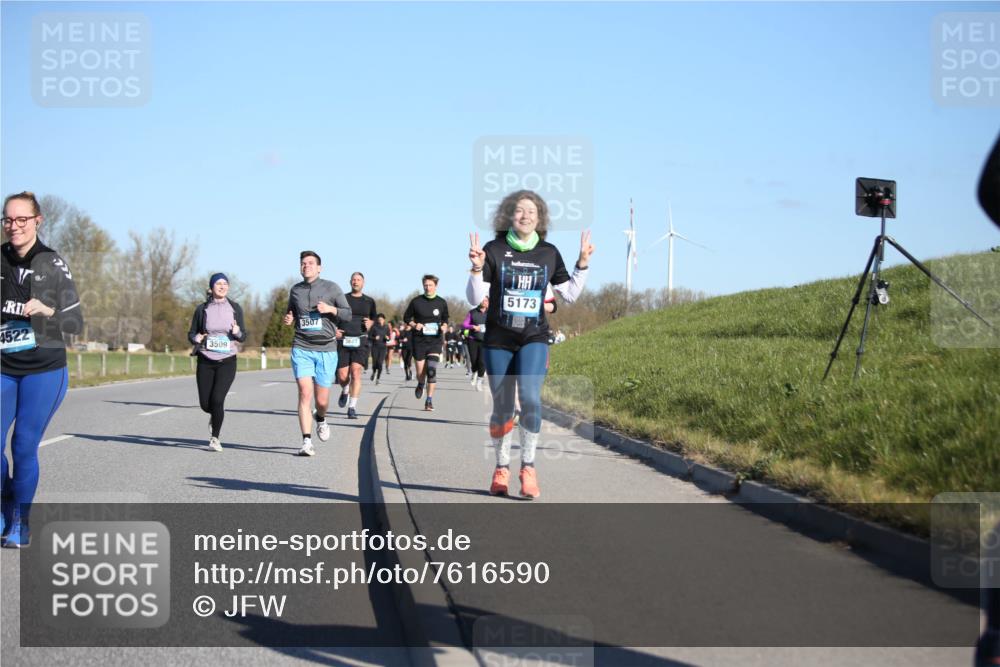 06.04.2025 - 44. Internationalen Wilhelmsburger Insellauf Jannik Wohlers http://msf.ph/oto/7616590 06.04.2025 09:38:50 Laufen 4522, 1777, 3509, 3507, 3627, 5173 meine-sportfotos.de