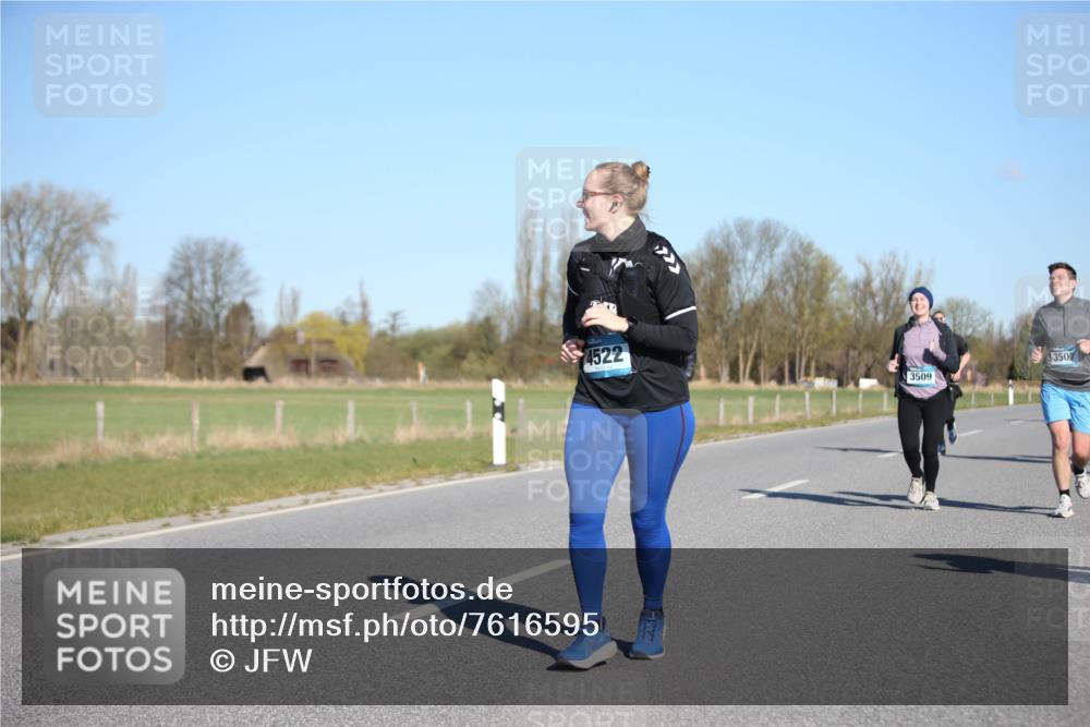 06.04.2025 - 44. Internationalen Wilhelmsburger Insellauf Jannik Wohlers http://msf.ph/oto/7616595 06.04.2025 09:38:51 Laufen 4522, 3509, 3507 meine-sportfotos.de