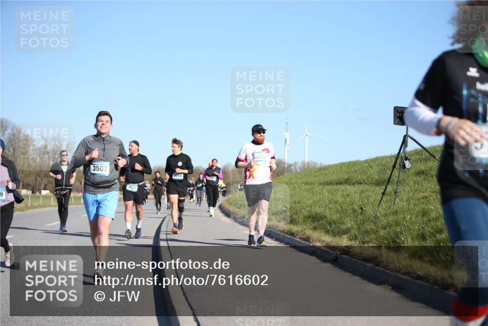 06.04.2025 - 44. Internationalen Wilhelmsburger Insellauf Jannik Wohlers http://msf.ph/oto/7616602 06.04.2025 09:38:53 Laufen 9, 3507, 3627, 3098, 3283 meine-sportfotos.de