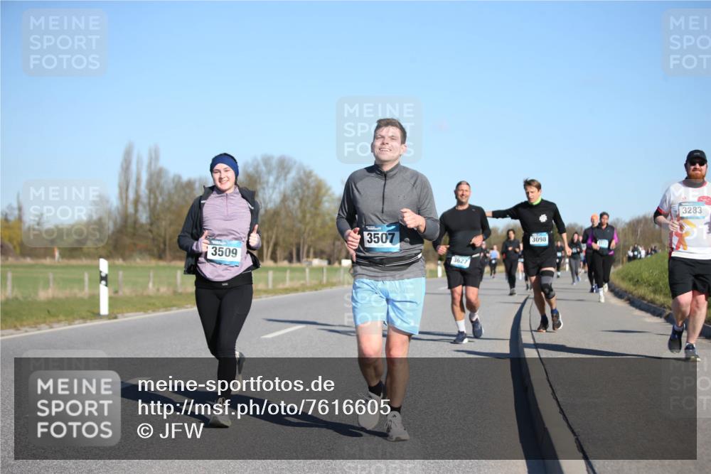 06.04.2025 - 44. Internationalen Wilhelmsburger Insellauf Jannik Wohlers http://msf.ph/oto/7616605 06.04.2025 09:38:54 Laufen 3509, 3507, 3627, 3098, 3283 meine-sportfotos.de