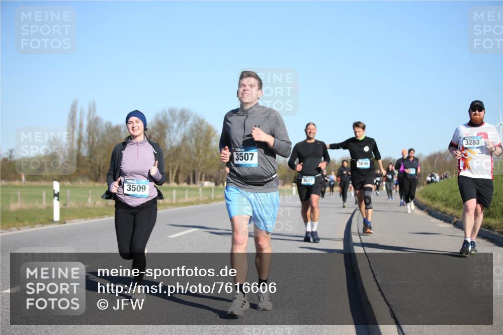 06.04.2025 - 44. Internationalen Wilhelmsburger Insellauf Jannik Wohlers http://msf.ph/oto/7616606 06.04.2025 09:38:54 Laufen 3509, 3507, 3627, 3098, 3283 meine-sportfotos.de