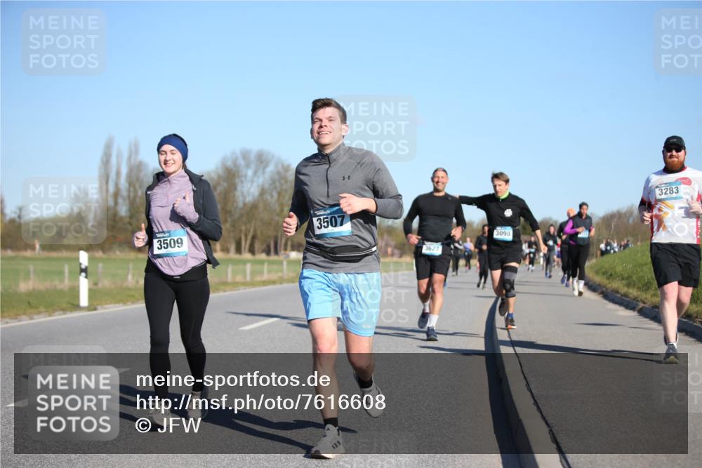 06.04.2025 - 44. Internationalen Wilhelmsburger Insellauf Jannik Wohlers http://msf.ph/oto/7616608 06.04.2025 09:38:54 Laufen 3507, 3509, 3627, 3098, 3283 meine-sportfotos.de