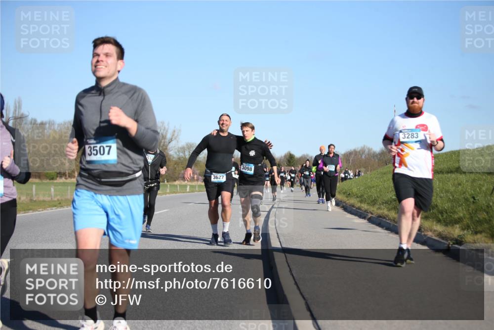 06.04.2025 - 44. Internationalen Wilhelmsburger Insellauf Jannik Wohlers http://msf.ph/oto/7616610 06.04.2025 09:38:55 Laufen 3507, 3627, 3098, 3373, 3283 meine-sportfotos.de