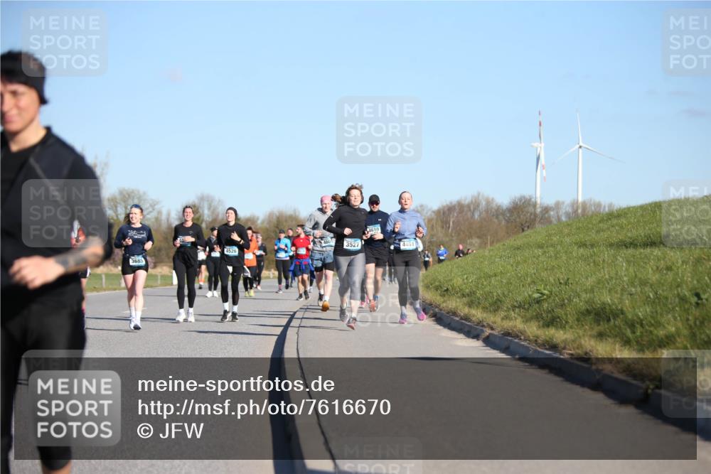 06.04.2025 - 44. Internationalen Wilhelmsburger Insellauf Jannik Wohlers http://msf.ph/oto/7616670 06.04.2025 09:39:08 Laufen 3527, 4526, 3685, 4610, 4491 meine-sportfotos.de