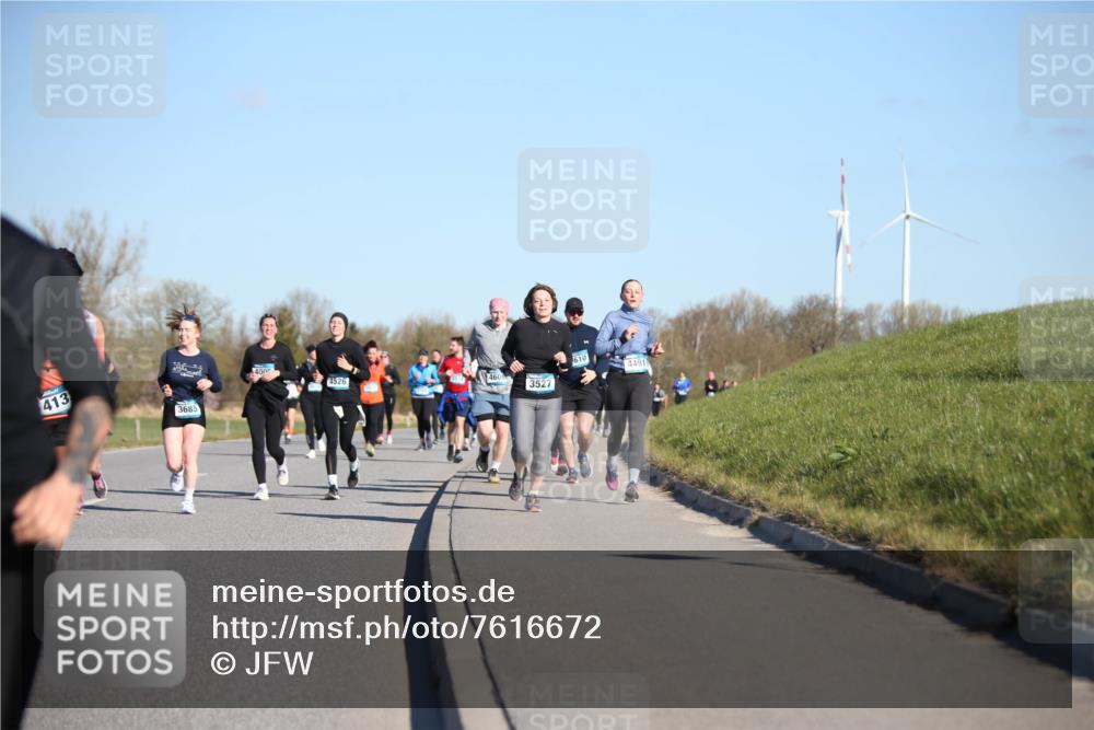 06.04.2025 - 44. Internationalen Wilhelmsburger Insellauf Jannik Wohlers http://msf.ph/oto/7616672 06.04.2025 09:39:08 Laufen 413, 41, 3685, 400, 4526, 3527, 610, 4491 meine-sportfotos.de