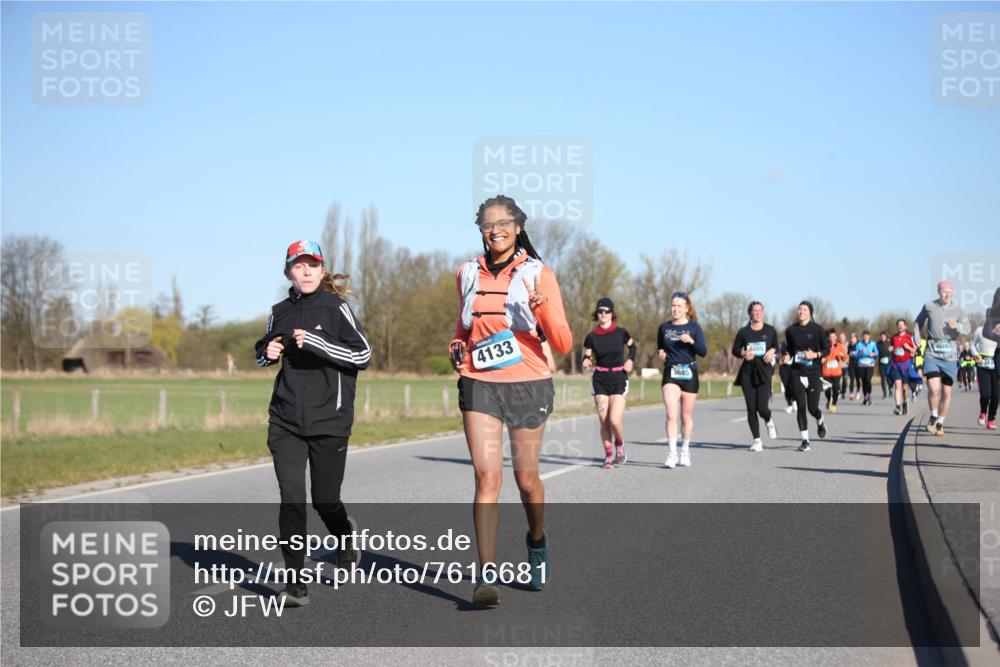 06.04.2025 - 44. Internationalen Wilhelmsburger Insellauf Jannik Wohlers http://msf.ph/oto/7616681 06.04.2025 09:39:10 Laufen 4133, 3685, 4005, 4606, 943 meine-sportfotos.de