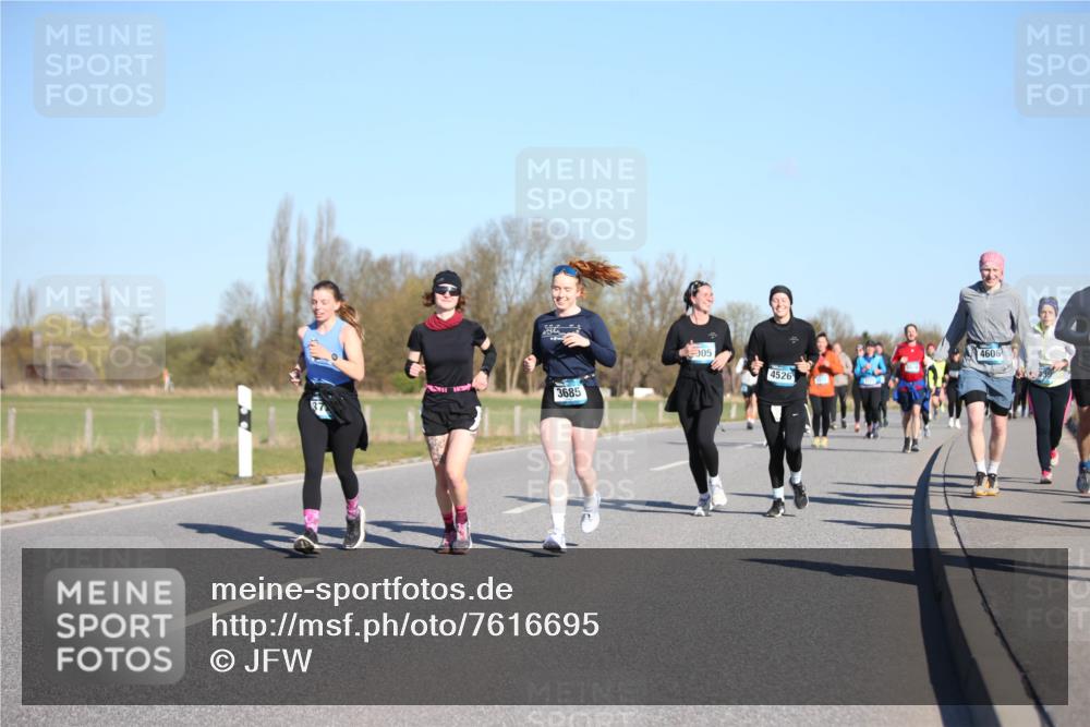 06.04.2025 - 44. Internationalen Wilhelmsburger Insellauf Jannik Wohlers http://msf.ph/oto/7616695 06.04.2025 09:39:12 Laufen 3685, 305, 4526, 4606 meine-sportfotos.de