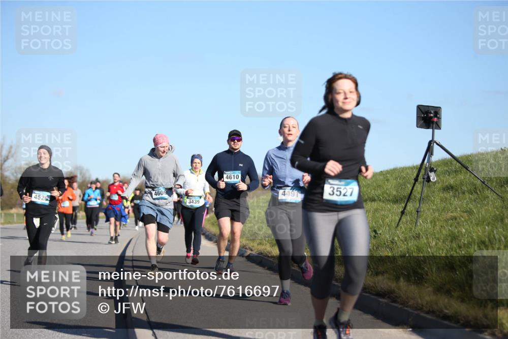 06.04.2025 - 44. Internationalen Wilhelmsburger Insellauf Jannik Wohlers http://msf.ph/oto/7616697 06.04.2025 09:39:13 Laufen 4526, 4606, 3439, 4610, 3527, 4491 meine-sportfotos.de