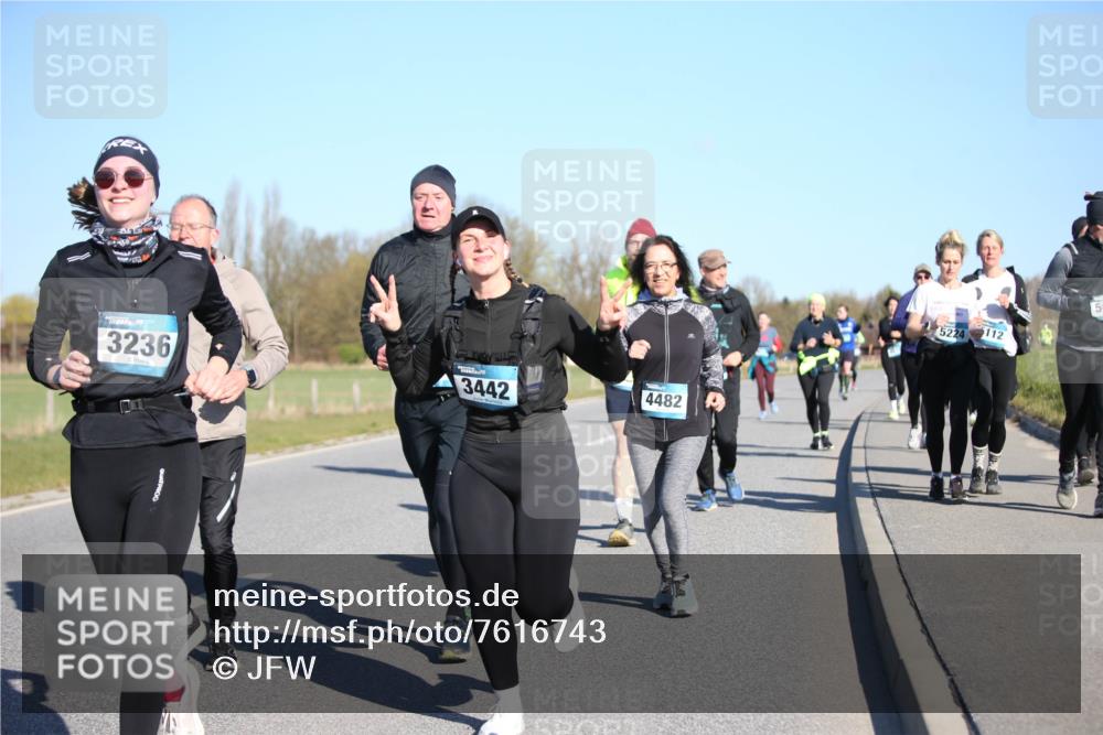 06.04.2025 - 44. Internationalen Wilhelmsburger Insellauf Jannik Wohlers http://msf.ph/oto/7616743 06.04.2025 09:39:27 Laufen 3236, 3442, 4482, 5224, 112 meine-sportfotos.de