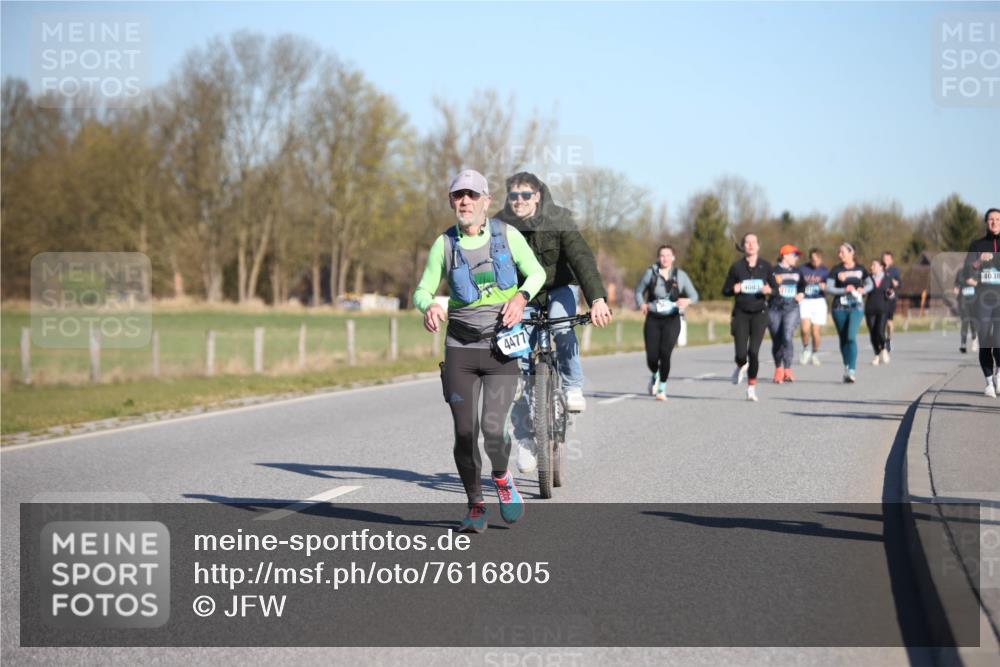 06.04.2025 - 44. Internationalen Wilhelmsburger Insellauf Jannik Wohlers http://msf.ph/oto/7616805 06.04.2025 09:39:41 Laufen 4477, 4038, 4083 meine-sportfotos.de