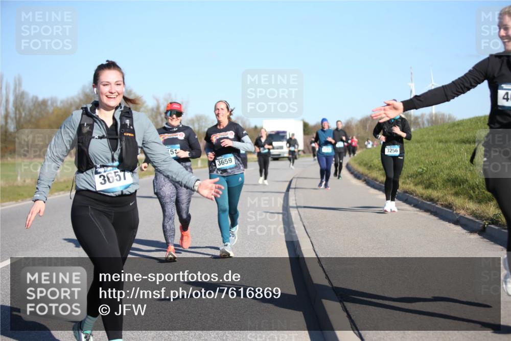 06.04.2025 - 44. Internationalen Wilhelmsburger Insellauf Jannik Wohlers http://msf.ph/oto/7616869 06.04.2025 09:39:53 Laufen 3657, 15, 3659, 3256, 41 meine-sportfotos.de