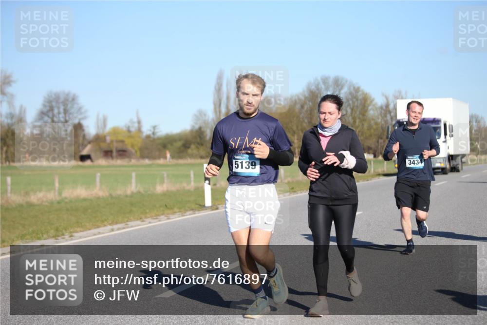 06.04.2025 - 44. Internationalen Wilhelmsburger Insellauf Jannik Wohlers http://msf.ph/oto/7616897 06.04.2025 09:39:59 Laufen 21, 097, 5139, 3434 meine-sportfotos.de