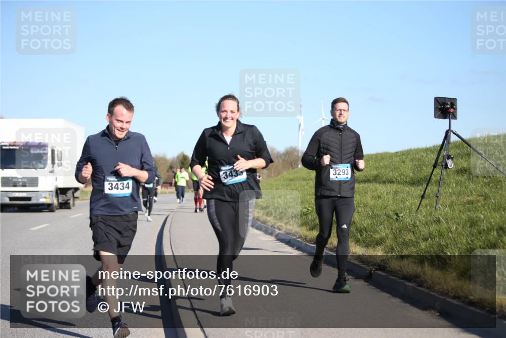 06.04.2025 - 44. Internationalen Wilhelmsburger Insellauf Jannik Wohlers http://msf.ph/oto/7616903 06.04.2025 09:40:00 Laufen 3434, 3435, 3293 meine-sportfotos.de